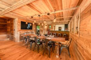 TV a/nebo společenská místnost v ubytování Chalet Plalessu - Latitude Champéry