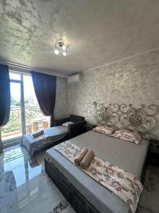 A bed or beds in a room at Dracena Guesthouse