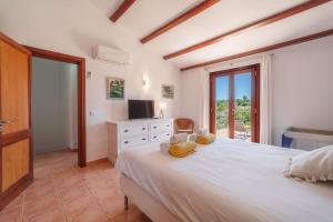 Postel nebo postele na pokoji v ubytování Casa GOLDI by Mallorca Villa Selection + 26 fotografií