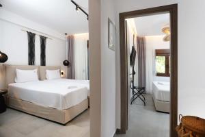 Postel nebo postele na pokoji v ubytování Petra Luxury Suites