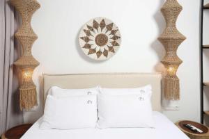 Postel nebo postele na pokoji v ubytování Petra Luxury Suites