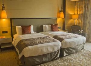 Postel nebo postele na pokoji v ubytování Hotel MDF TArk Near Delhi Airport