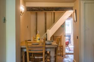 Ảnh trong thư viện ảnh của Bertie's Cottage by Keepers Cottages ở Robertsbridge