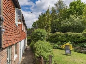 Ảnh trong thư viện ảnh của Bertie's Cottage by Keepers Cottages ở Robertsbridge