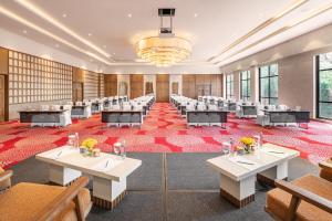 Posezení v ubytování Holiday Inn Gurgaon NH8 by IHG