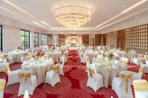 Restaurace v ubytování Holiday Inn Gurgaon NH8 by IHG + 37 fotografií