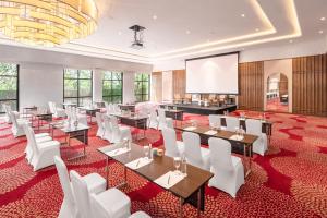 Restaurace v ubytování Holiday Inn Gurgaon NH8 by IHG