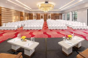 Posezení v ubytování Holiday Inn Gurgaon NH8 by IHG
