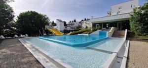 Bazén v ubytování 2-Zimmer Wohnung, Pools, Sauna und Balkon nebo v jeho okolí