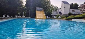Bazén v ubytování 2-Zimmer Wohnung, Pools, Sauna und Balkon nebo v jeho okolí