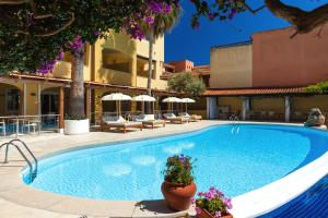 The swimming pool at or close to Hotel Villa Margherita