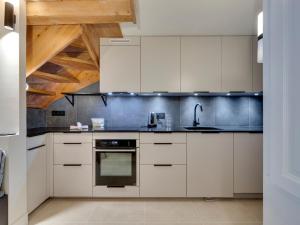 Kuchnia lub aneks kuchenny w obiekcie Duplex confortable au cœur de Tignes Val Claret, 3 chambres, proche centre et navettes - FR-1-641-14