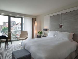 Postel nebo postele na pokoji v ubytování Sofitel Brussels Europe