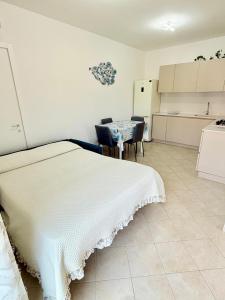 a kitchen with a table and chairs in a room at Isabel Apartment in Porto Azzurro