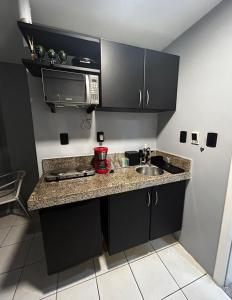 America Flat Localização incrível em São Luís的厨房或小厨房