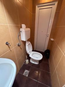 Koupelna v ubytování NEWBORN Hostel Budva
