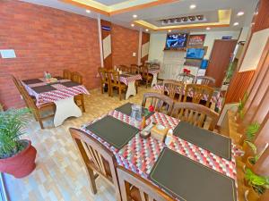 Restauracja lub miejsce do jedzenia w obiekcie Hotel Himalayan BTS