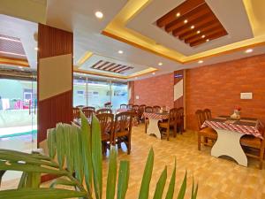 Restauracja lub miejsce do jedzenia w obiekcie Hotel Himalayan BTS