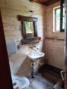 Bilik mandi di Little Heaven Apartments