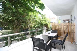 Balkón nebo terasa v ubytování Petra Luxury Suites