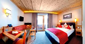 Postel nebo postele na pokoji v ubytování Hotel Bergkristall