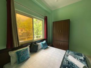Postel nebo postele na pokoji v ubytování Hotel The Rudram Aura