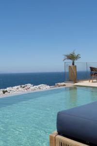 Bazén v ubytování Νumi Boutique Hotel nebo v jeho okolí