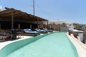 Bazén v ubytování Νumi Boutique Hotel nebo v jeho okolí