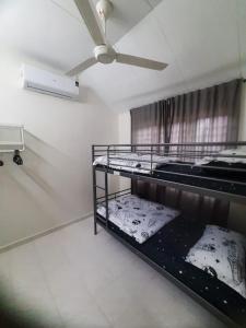 Postel nebo postele na pokoji v ubytování Cozy AiZHome