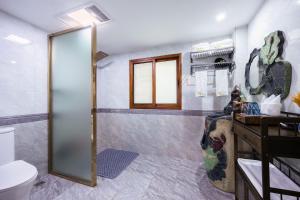 Un baño de Zhangjiajie Xiongfeng Art Park Forest Appointment Bed and Breakfast