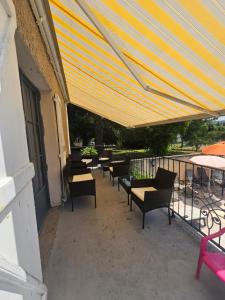 Balkón nebo terasa v ubytování Maison avec piscine
