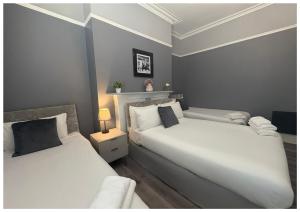 Postel nebo postele na pokoji v ubytování Hotel Anfield