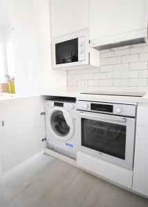 Kuchyň nebo kuchyňský kout v ubytování Apartamentos Strand Jávea