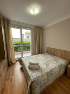 En eller flere senge i et værelse på Marea Garden apartments