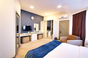 TV a/nebo společenská místnost v ubytování Sunday Boutique Hotel