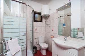 Kúpeľňa v ubytovaní Apartment Stojan A1 + 37 fotografií