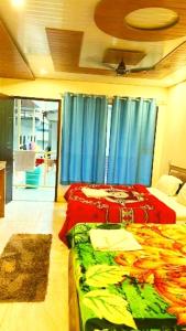 Ένα ή περισσότερα κρεβάτια σε δωμάτιο στο Krishn Kedar Resort