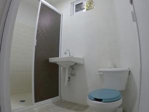a bathroom with a toilet and a sink and a shower at Depto Zona UV Lagos Isleta 103 in Xalapa