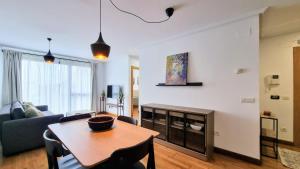 a living room with a table and a couch at Apartamento El Castro de Borizu in Celorio