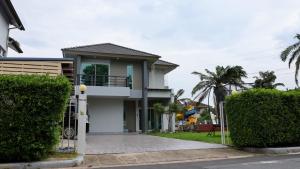 Bygningen som villaen ligger i