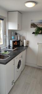 ครัวหรือมุมครัวของ Zen Hafen 5 - studio - 2 beds - kitchen - washing machine