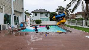 Swimmingpoolen hos eller tæt på Airport Villa Bangkok