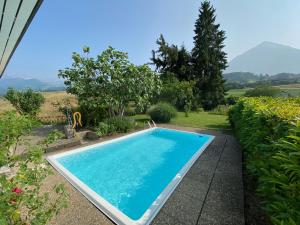 Piscina de la sau aproape de Vintage Lake View Villa with Outdoor Pool