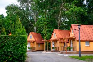 Budova, kde se kemp nachází