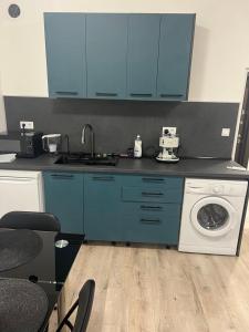 Kuchyň nebo kuchyňský kout v ubytování Mladost Vacation Apartment