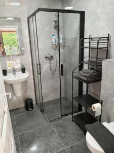Koupelna v ubytování Rekreační dům + 13 fotografií