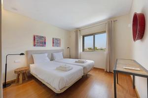 Ένα ή περισσότερα κρεβάτια σε δωμάτιο στο Alecrim Lux Tavira Residence 4M +20 φωτογραφίες