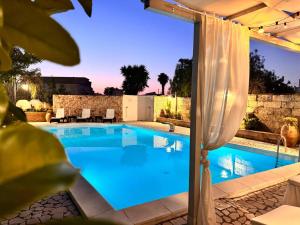 Bazén v ubytovaní Villa B&B Antiche Macine del Salento - nel cuore del Salento alebo v jeho blízkosti
