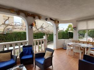Fotografia z galérie ubytovania Villa en Bord de Mer avec Piscine Privée et Jardin à L'Ametlla de Mar, Costa Dorada - ES-221-1 v destinácii L'Ametlla de Mar