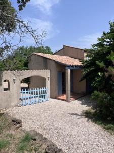 a small house with a gate and a fence at Villa à Salazac - Piscine - Gorge de l'Ardèche in Salazac
